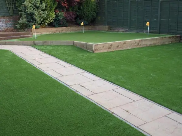 Bespoke outdoor putting green design
