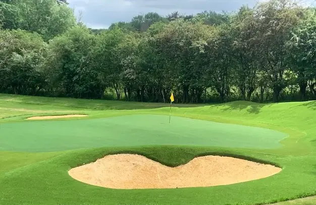 Artificial Putting Lawn with bunkers