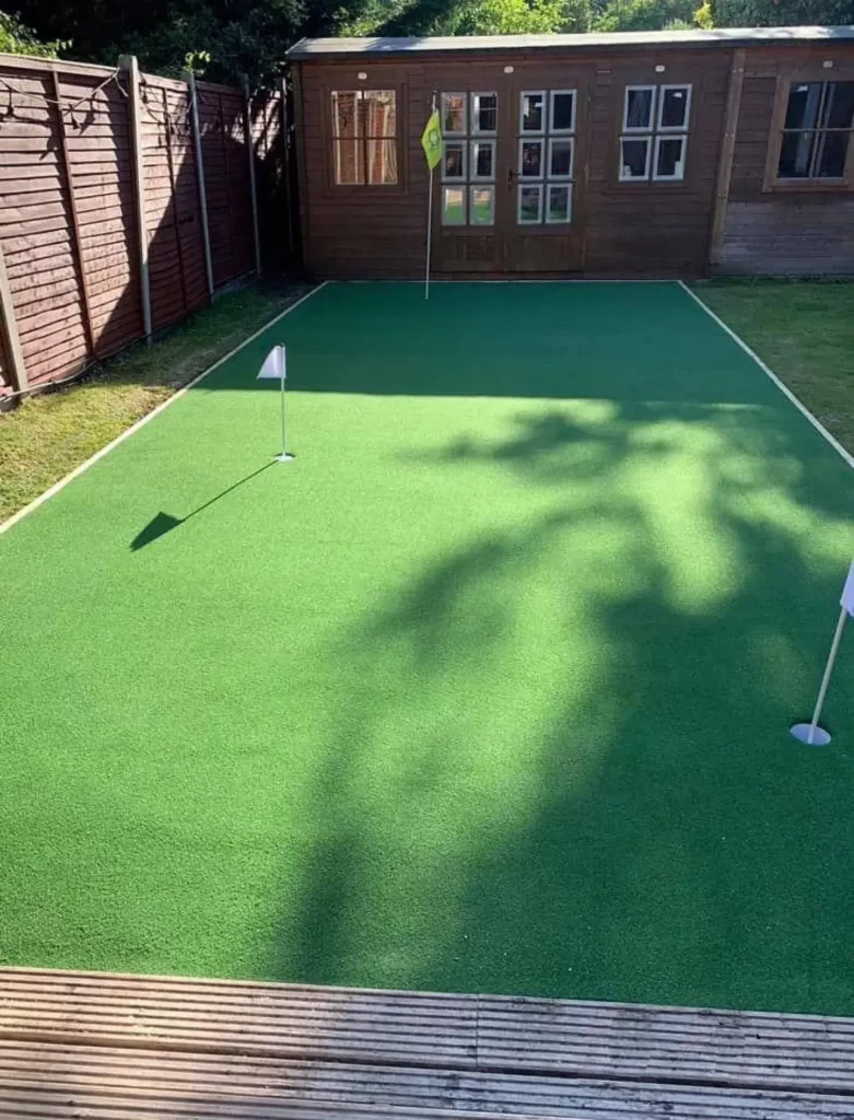 Square putting green
